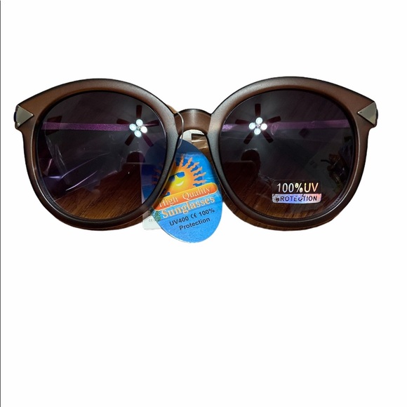 Sunglasses comes with hard case 2 for $30 100% UV Protection. - Picture 6 of 6